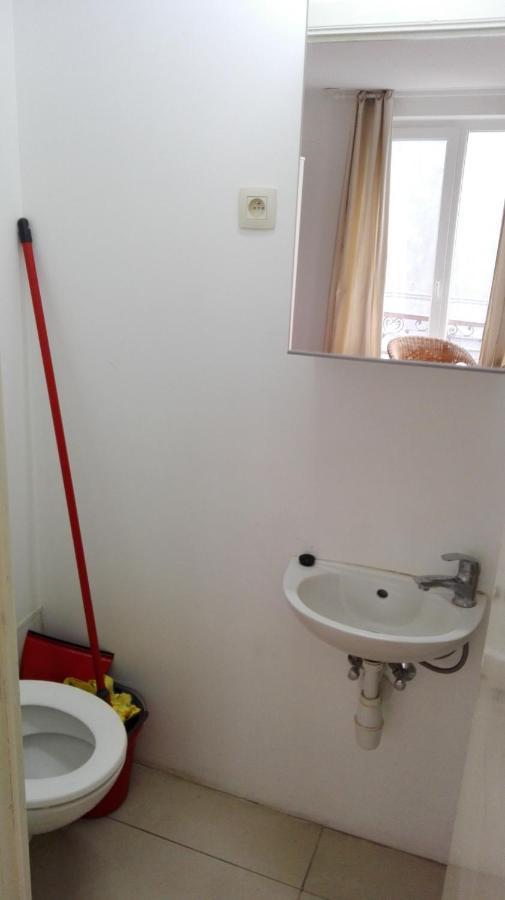 Central Studio Close To Grand Place For 2 Brussel Bagian luar foto