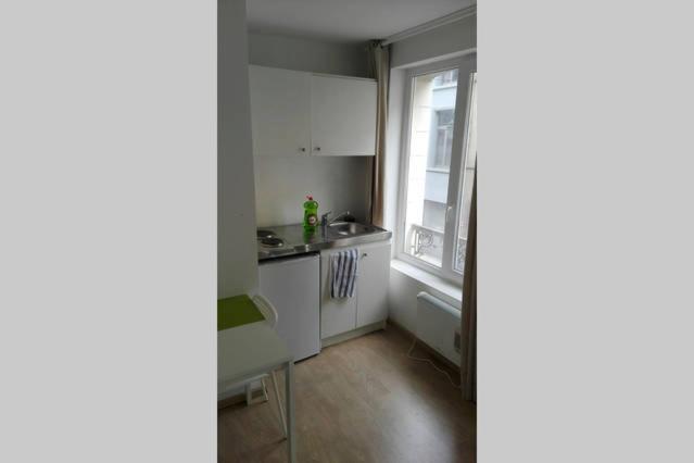 Central Studio Close To Grand Place For 2 Brussel Bagian luar foto
