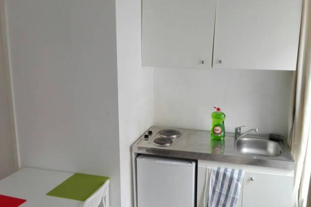 Central Studio Close To Grand Place For 2 Brussel Bagian luar foto